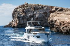 Greenline 58 Fly Hybrid, a premium hybrid cruiser with state-of-the-art technology